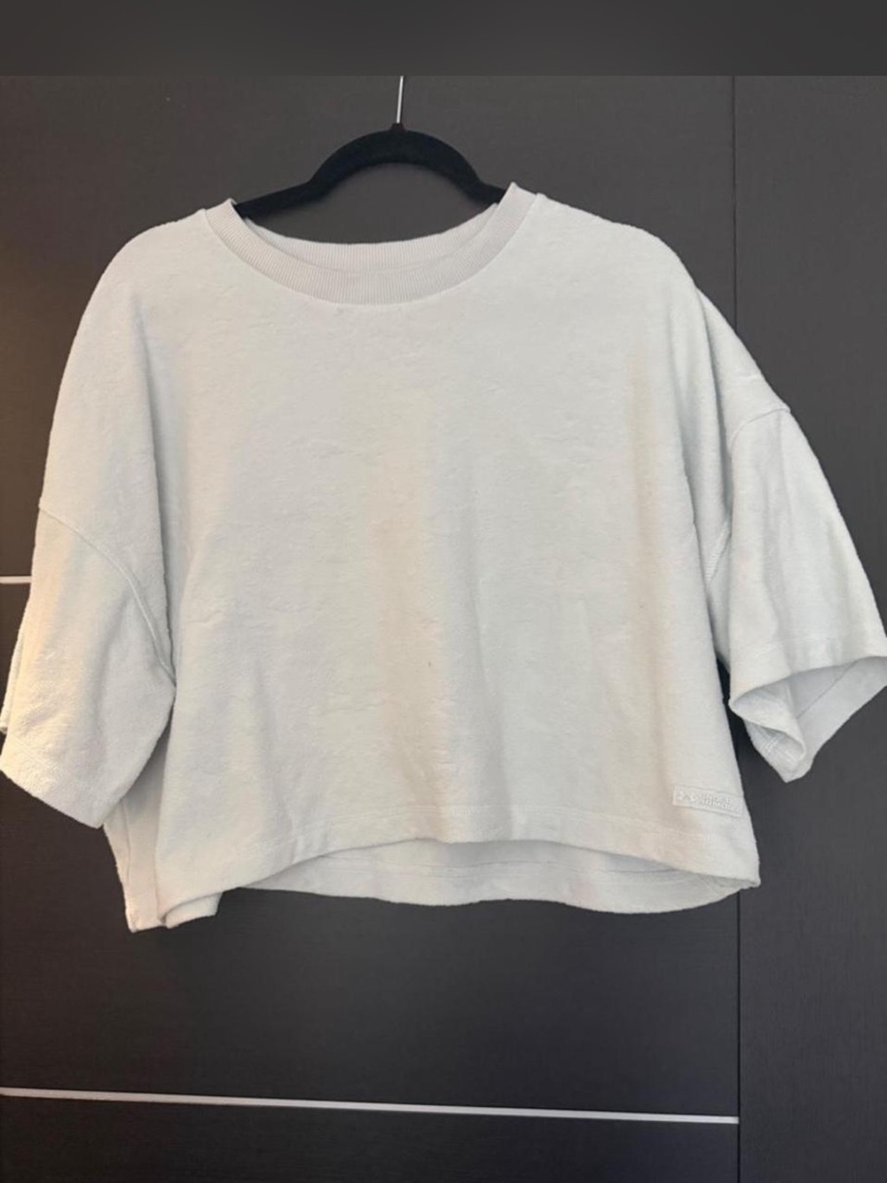 Under Armour Women’s Light Gray Cropped Loose Fit Top Size Large